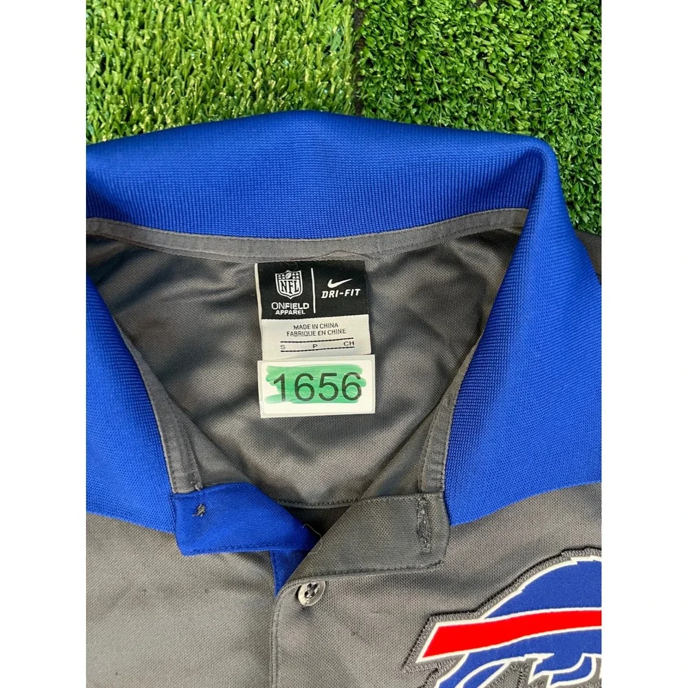 Nike few small
